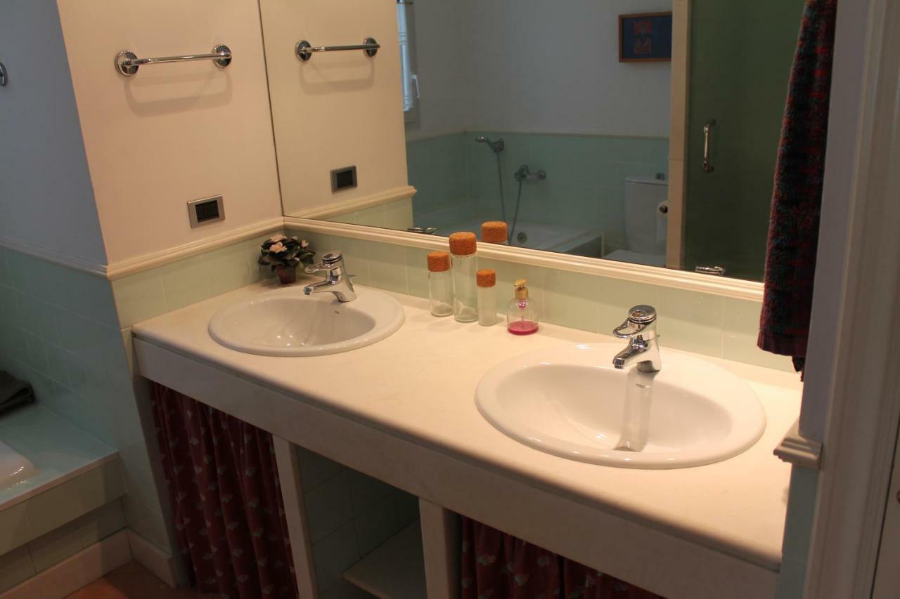 Cal Taixes Apartment เรวส์ ภายนอก รูปภาพ